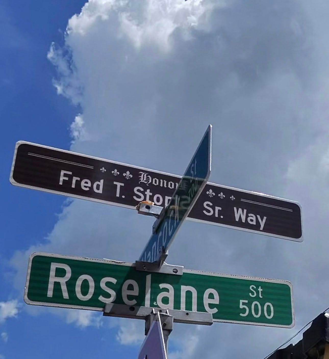 Close-up of the honorary Fred T. Stoner Sr. Way and Roselane St signs